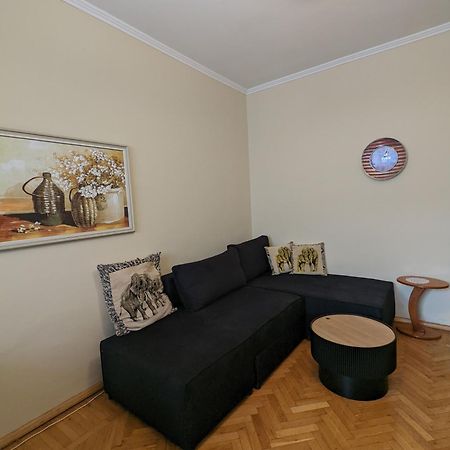 Vintage Apartment In Center Tirana Exteriör bild