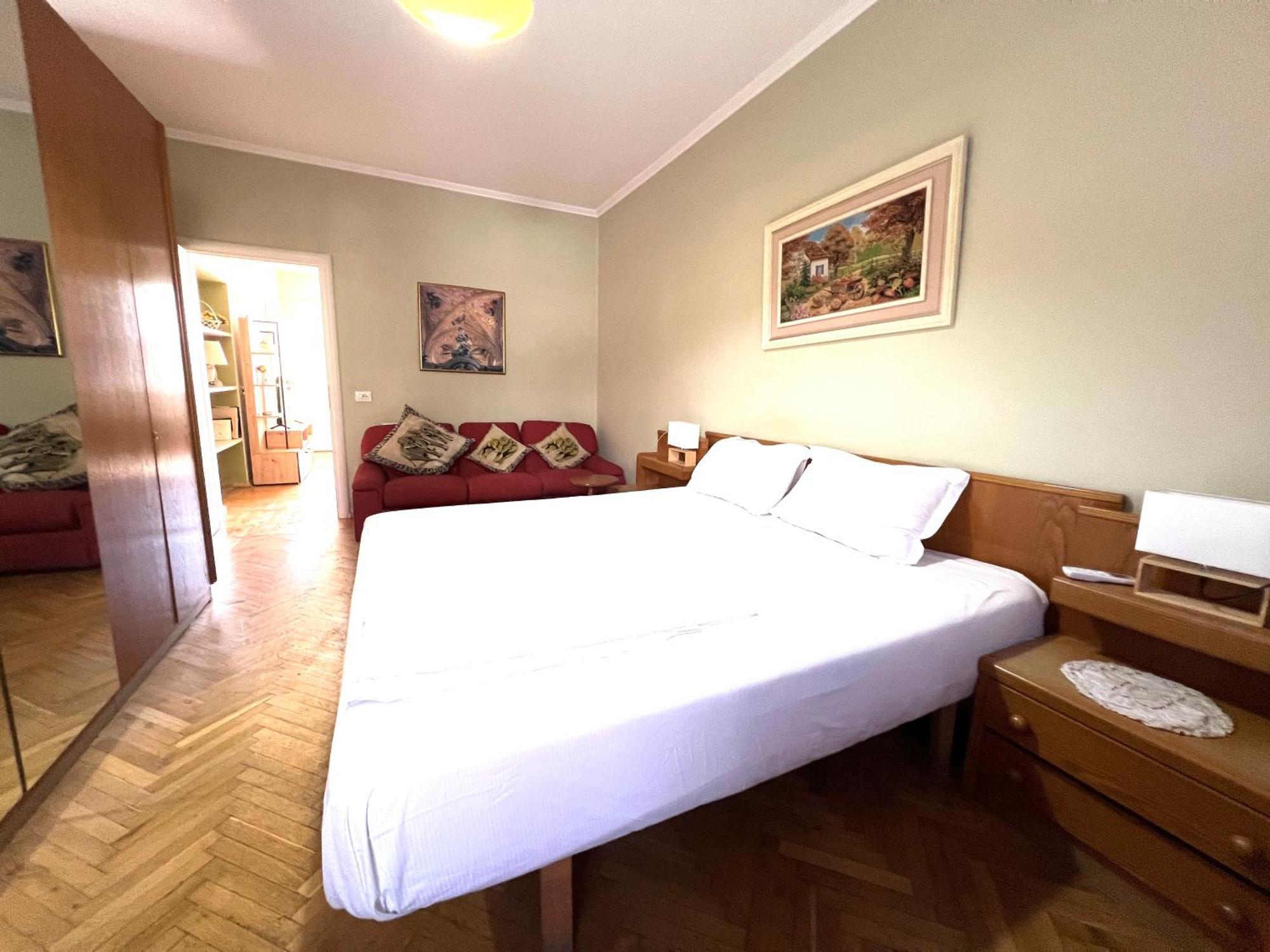 Vintage Apartment In Center Tirana Exteriör bild