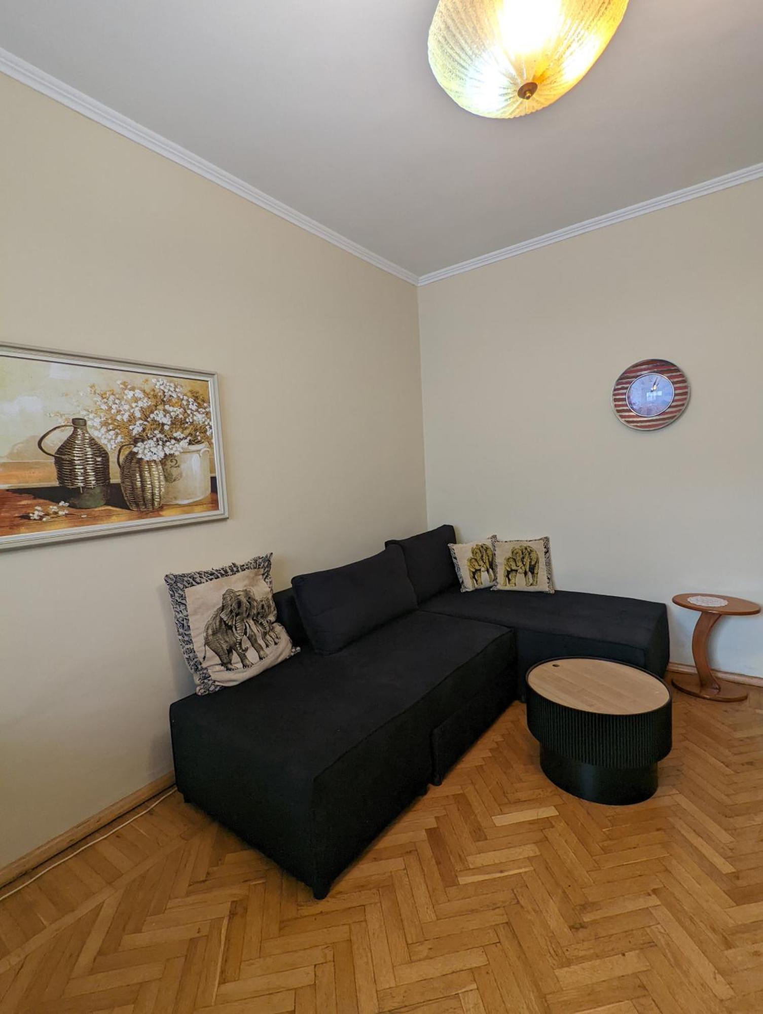 Vintage Apartment In Center Tirana Exteriör bild